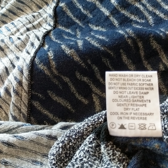 Adore Asymmetric Pattern Block Tunic - Picture 7 of 8